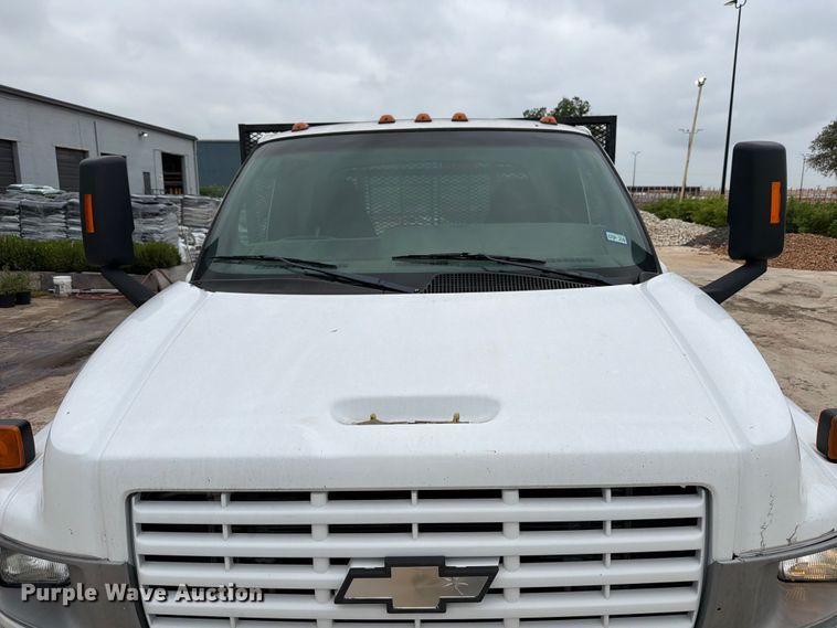 image for item ED5341 2004 Chevrolet C5500 flatbed truck