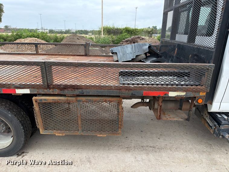 image for item ED5341 2004 Chevrolet C5500 flatbed truck