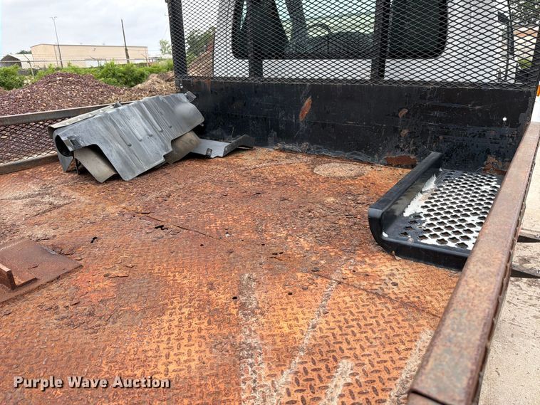 image for item ED5341 2004 Chevrolet C5500 flatbed truck