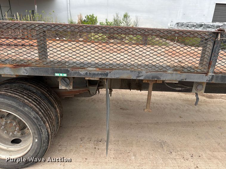 image for item ED5341 2004 Chevrolet C5500 flatbed truck
