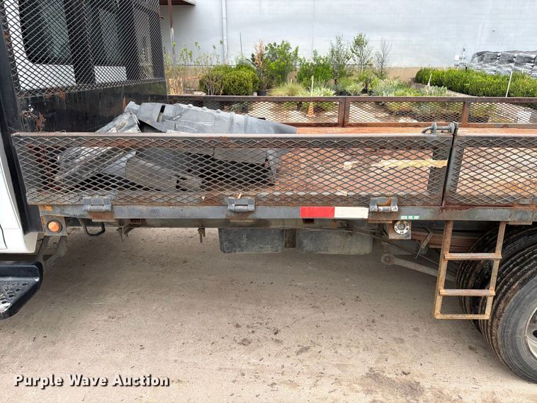 image for item ED5341 2004 Chevrolet C5500 flatbed truck