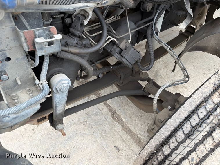 image for item ED5341 2004 Chevrolet C5500 flatbed truck