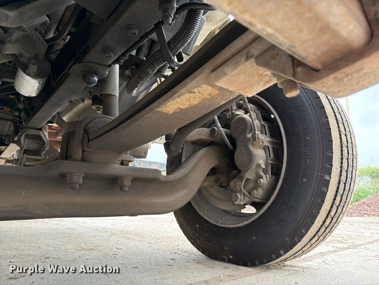 image for item ED5341 2004 Chevrolet C5500 flatbed truck
