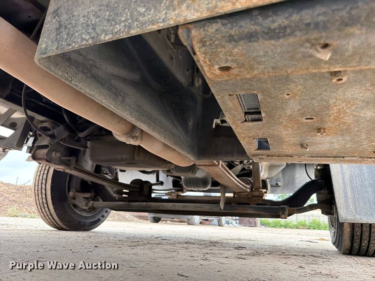 image for item ED5341 2004 Chevrolet C5500 flatbed truck