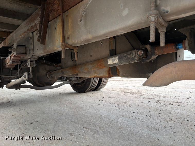 image for item ED5341 2004 Chevrolet C5500 flatbed truck