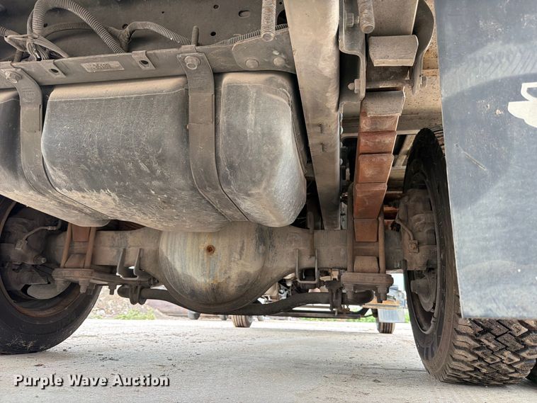 image for item ED5341 2004 Chevrolet C5500 flatbed truck