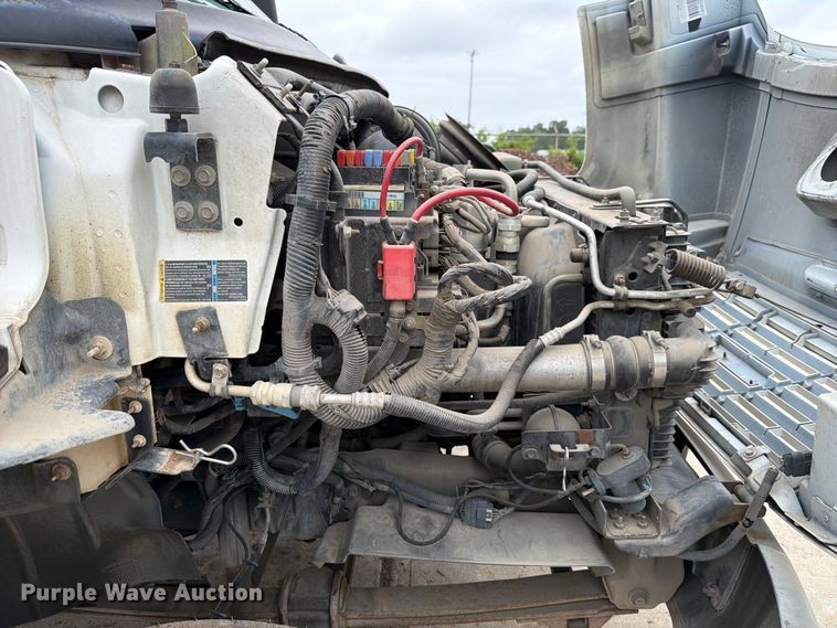 image for item ED5341 2004 Chevrolet C5500 flatbed truck
