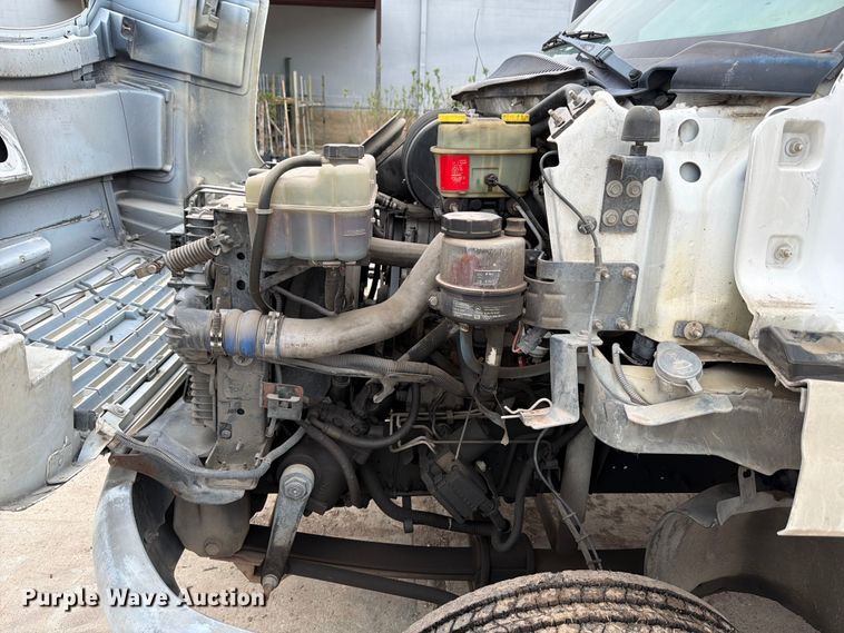 image for item ED5341 2004 Chevrolet C5500 flatbed truck