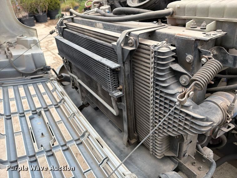 image for item ED5341 2004 Chevrolet C5500 flatbed truck