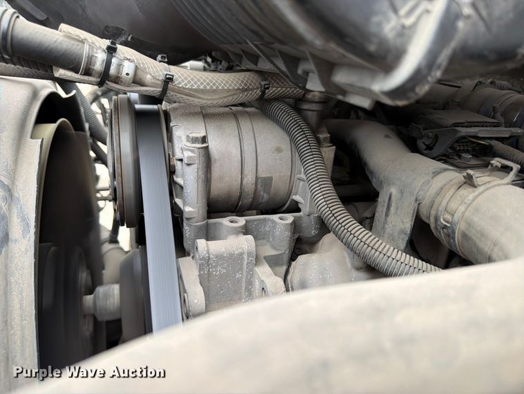 image for item ED5341 2004 Chevrolet C5500 flatbed truck