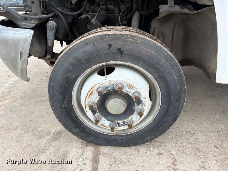 image for item ED5341 2004 Chevrolet C5500 flatbed truck
