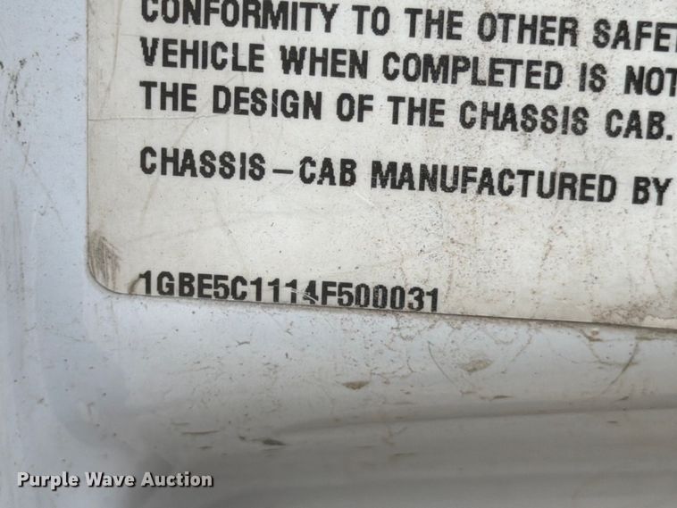 image for item ED5341 2004 Chevrolet C5500 flatbed truck