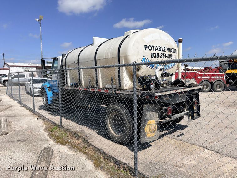 image for item ED5457 2005 International 4200 flatbed truck