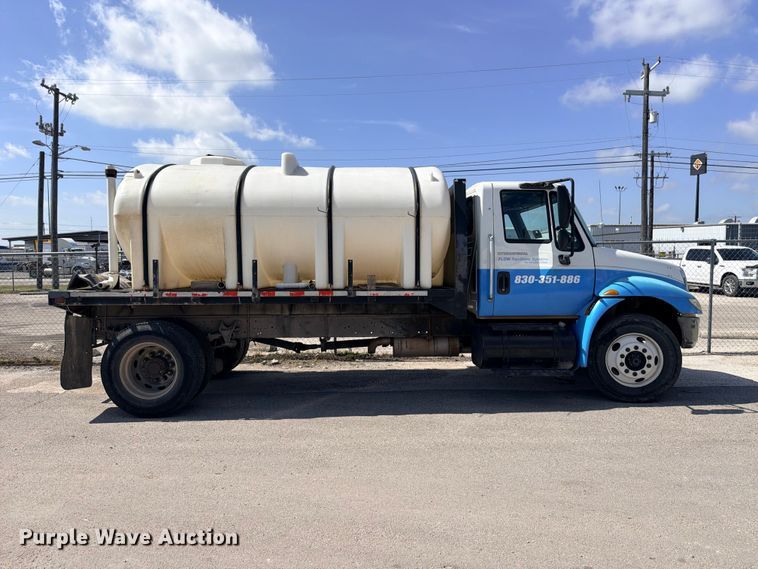 image for item ED5457 2005 International 4200 flatbed truck