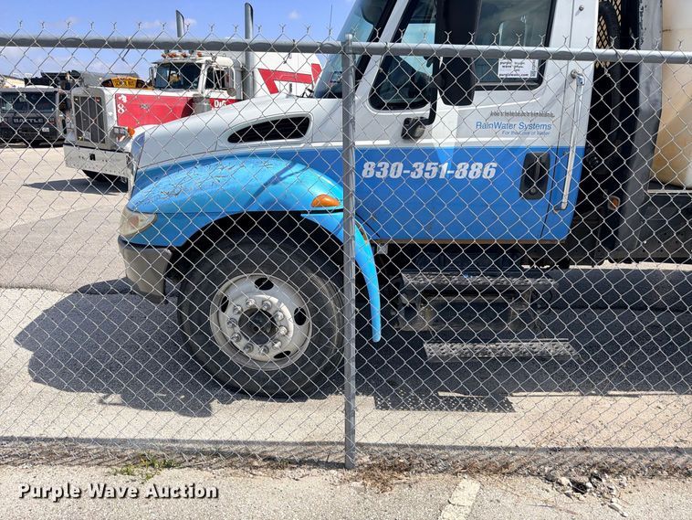 image for item ED5457 2005 International 4200 flatbed truck