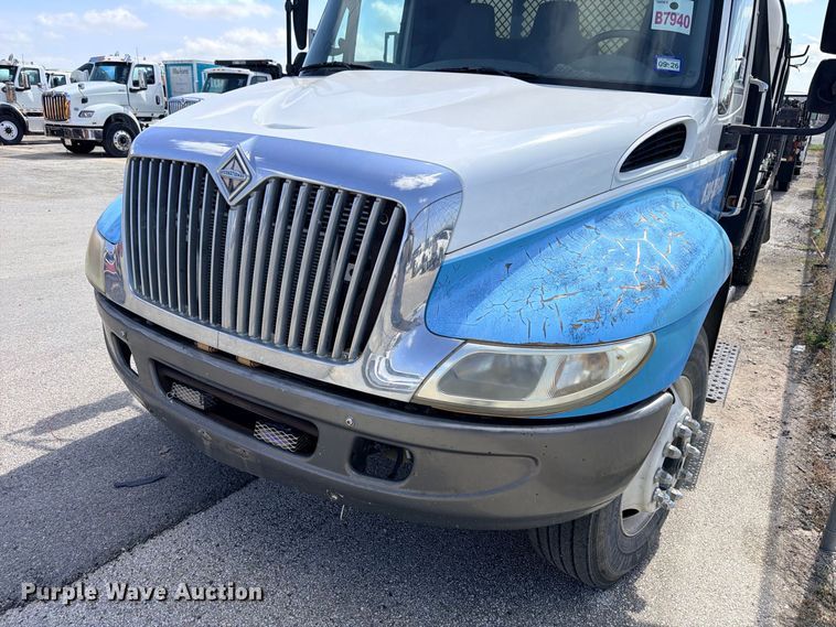 image for item ED5457 2005 International 4200 flatbed truck