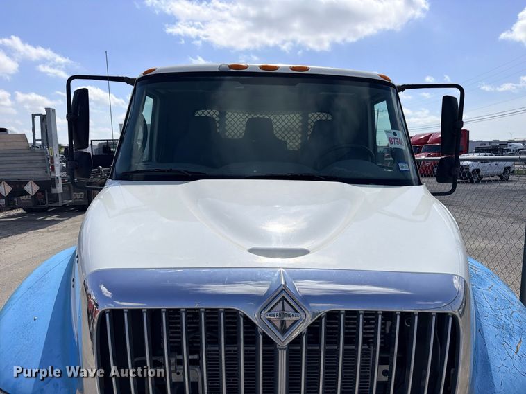 image for item ED5457 2005 International 4200 flatbed truck