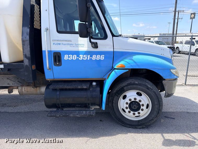 image for item ED5457 2005 International 4200 flatbed truck