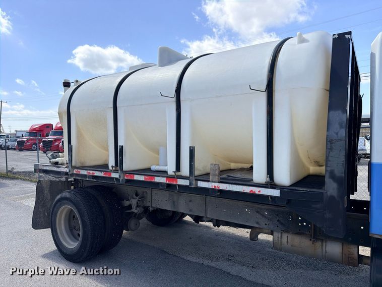 image for item ED5457 2005 International 4200 flatbed truck