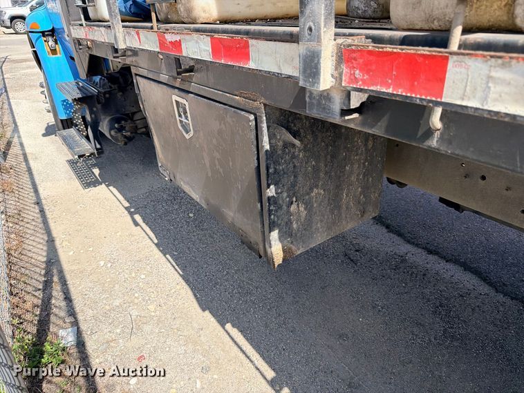 image for item ED5457 2005 International 4200 flatbed truck