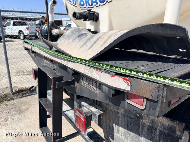 image for item ED5457 2005 International 4200 flatbed truck
