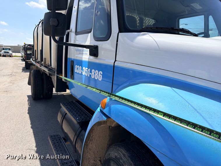 image for item ED5457 2005 International 4200 flatbed truck