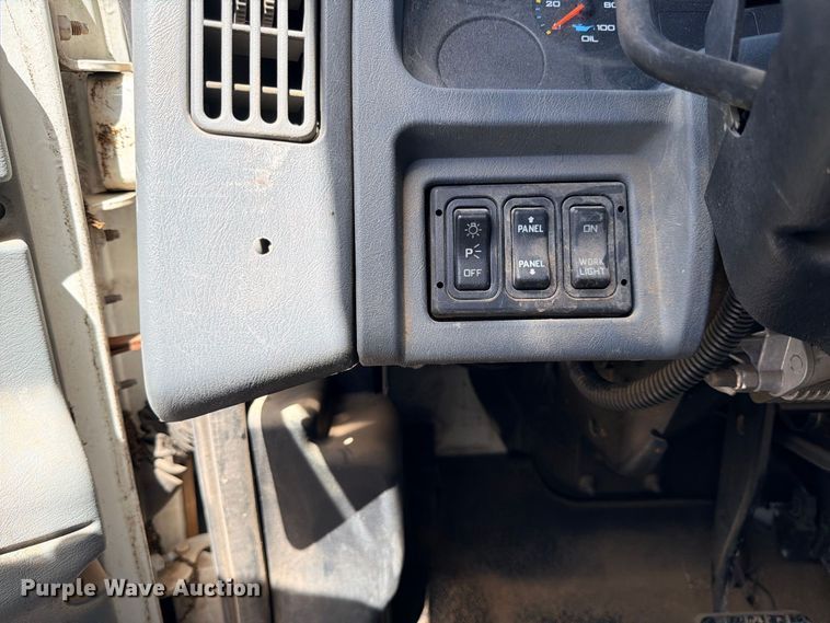 image for item ED5457 2005 International 4200 flatbed truck