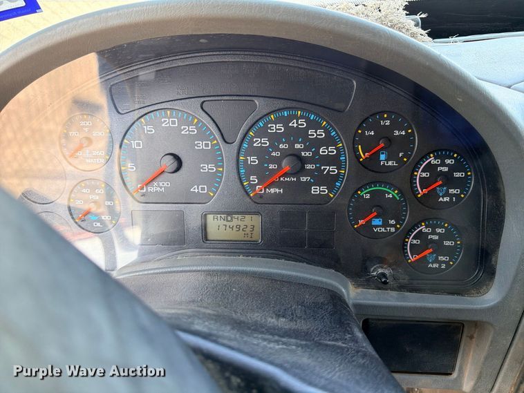image for item ED5457 2005 International 4200 flatbed truck