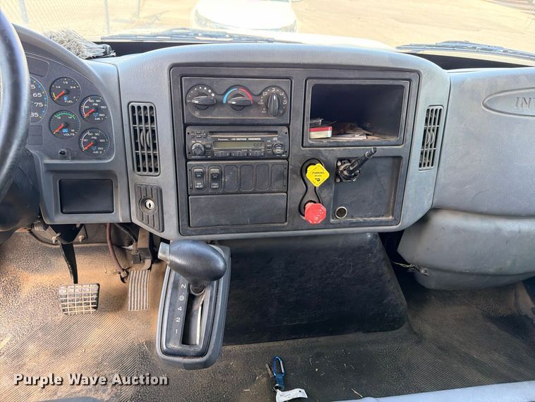 image for item ED5457 2005 International 4200 flatbed truck