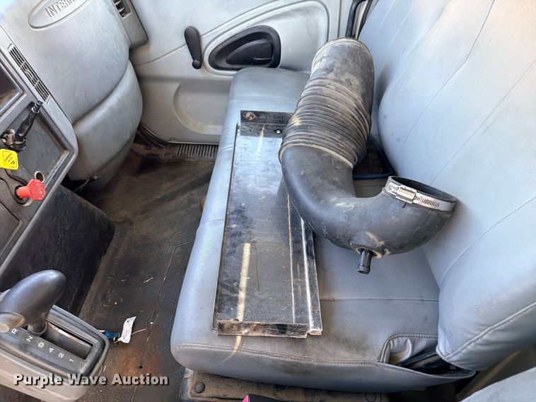 image for item ED5457 2005 International 4200 flatbed truck