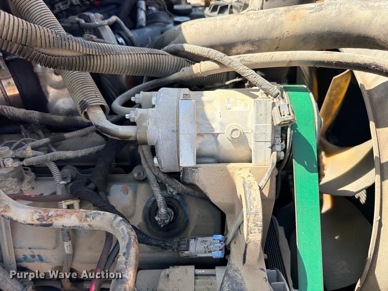 image for item ED5457 2005 International 4200 flatbed truck