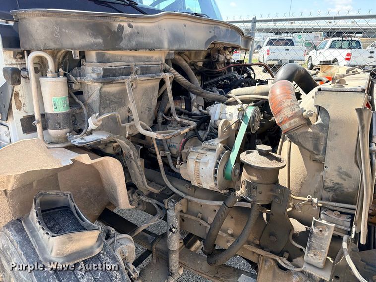image for item ED5457 2005 International 4200 flatbed truck