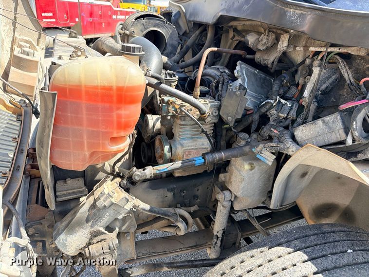 image for item ED5457 2005 International 4200 flatbed truck