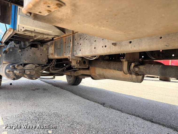 image for item ED5457 2005 International 4200 flatbed truck