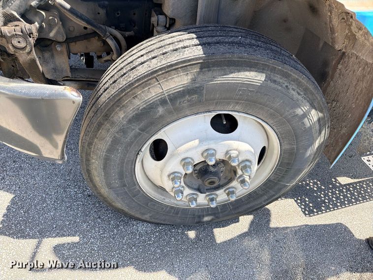 image for item ED5457 2005 International 4200 flatbed truck