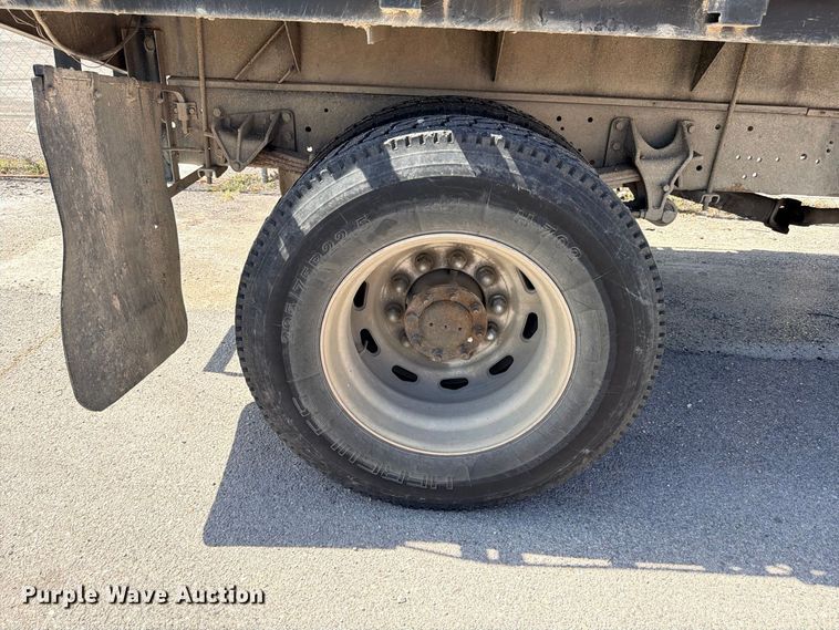 image for item ED5457 2005 International 4200 flatbed truck