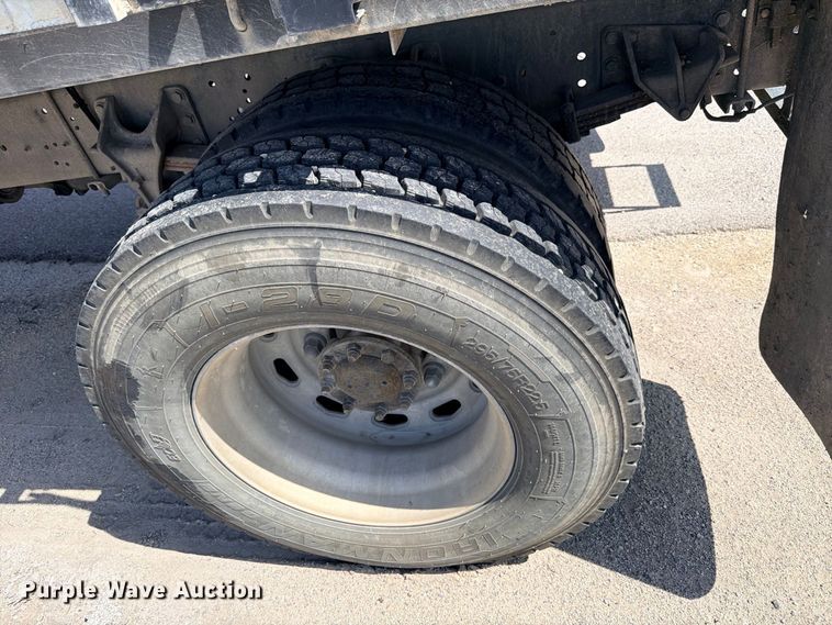 image for item ED5457 2005 International 4200 flatbed truck