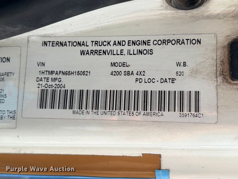 image for item ED5457 2005 International 4200 flatbed truck