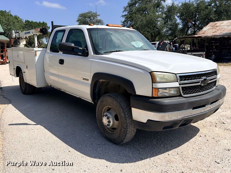 image for item ED5458 2007 Chevrolet Silverado 3500HD Ext. Cab utility bed pickup truck