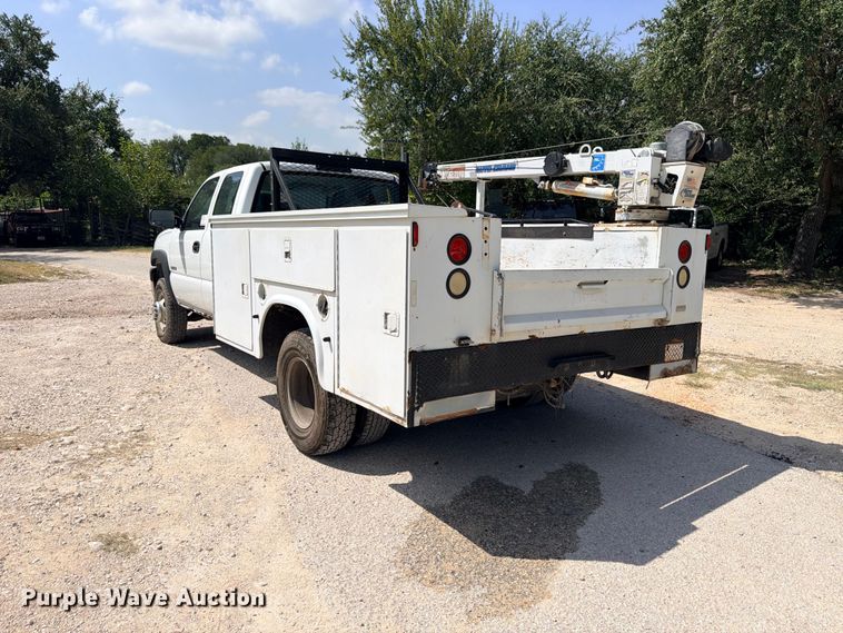 image for item ED5458 2007 Chevrolet Silverado 3500HD Ext. Cab utility bed pickup truck