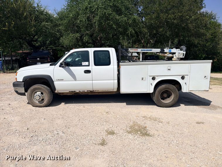 image for item ED5458 2007 Chevrolet Silverado 3500HD Ext. Cab utility bed pickup truck