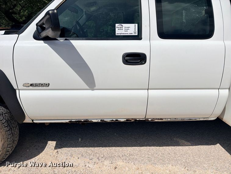 image for item ED5458 2007 Chevrolet Silverado 3500HD Ext. Cab utility bed pickup truck