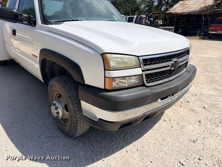 image for item ED5458 2007 Chevrolet Silverado 3500HD Ext. Cab utility bed pickup truck