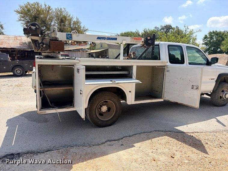 image for item ED5458 2007 Chevrolet Silverado 3500HD Ext. Cab utility bed pickup truck