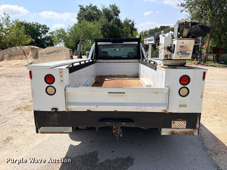 image for item ED5458 2007 Chevrolet Silverado 3500HD Ext. Cab utility bed pickup truck