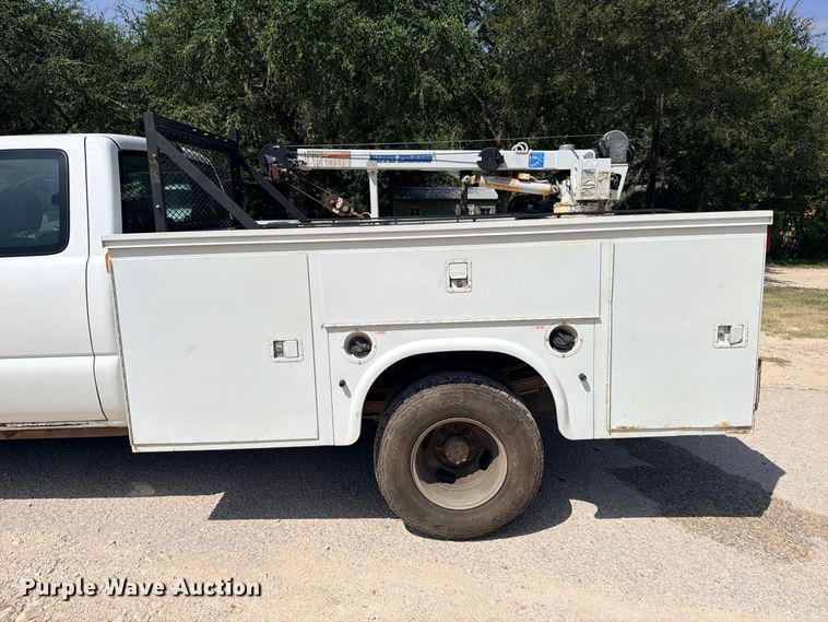 image for item ED5458 2007 Chevrolet Silverado 3500HD Ext. Cab utility bed pickup truck