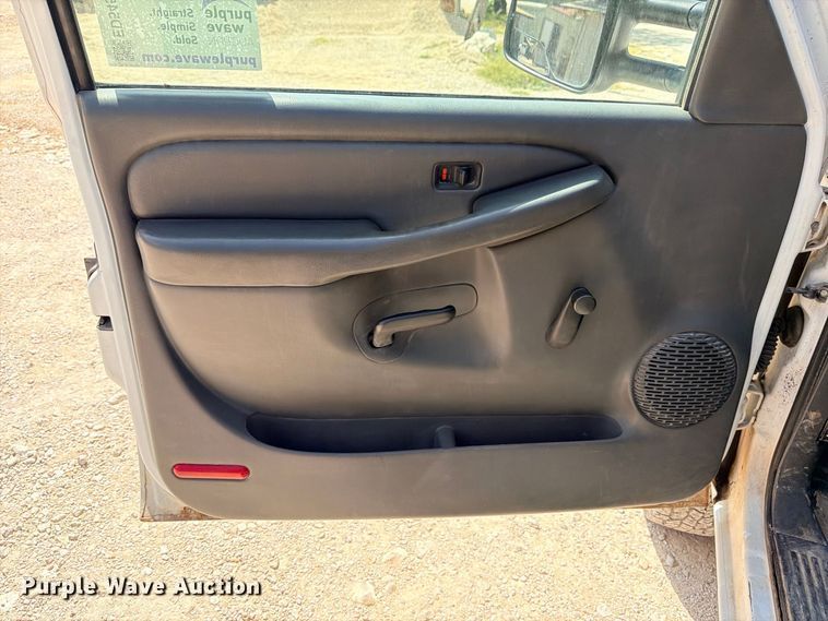 image for item ED5458 2007 Chevrolet Silverado 3500HD Ext. Cab utility bed pickup truck