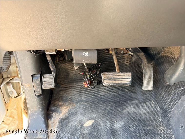 image for item ED5458 2007 Chevrolet Silverado 3500HD Ext. Cab utility bed pickup truck