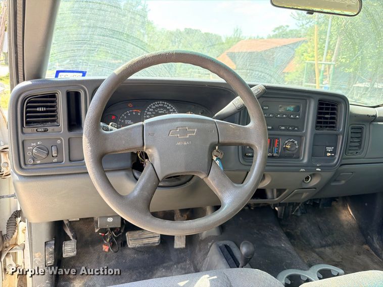 image for item ED5458 2007 Chevrolet Silverado 3500HD Ext. Cab utility bed pickup truck