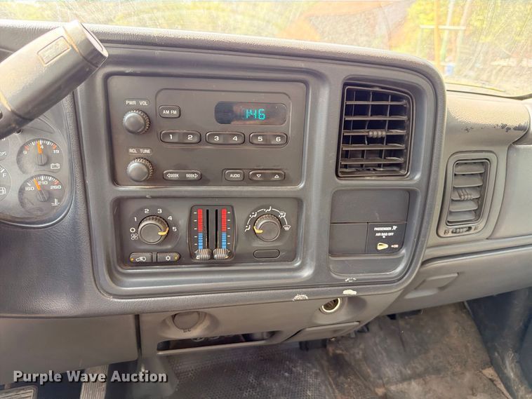 image for item ED5458 2007 Chevrolet Silverado 3500HD Ext. Cab utility bed pickup truck